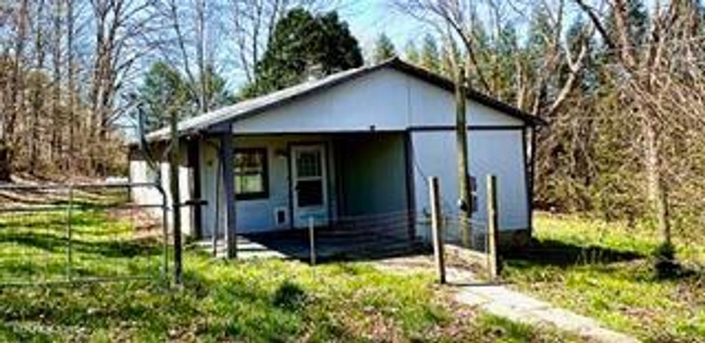 Photo of 997 Old Jacksboro Pike, Cumberland Gap, TN 37724 (MLS # 1346817)