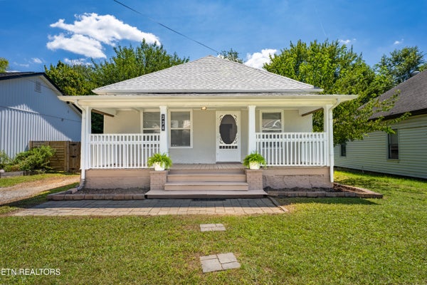224 E MORELIA AVE, KNOXVILLE, TN 37917 - Image bfdf89980c7b4241dbc6af7d10d4cc8f/1216060960