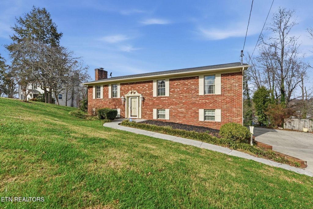 Photo of 513 Vista Drive, Clinton, TN 37716 (MLS # 1323016)