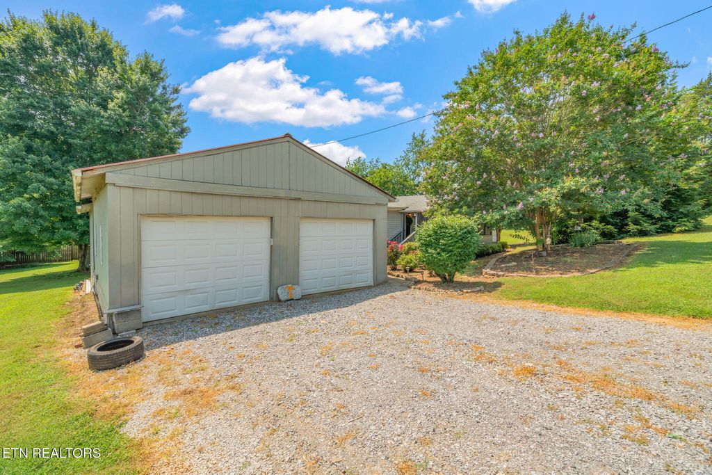 Photo of 127 Lakeview Cove Drive, Loudon, TN 37774 (MLS # 1306400)