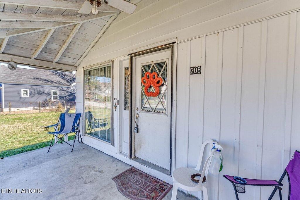 Photo of 208212 N CHAMBERLAIN Ave, Rockwood, TN 37854 (MLS # 1322407)