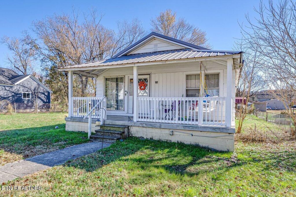 Photo of 208212 N CHAMBERLAIN Ave, Rockwood, TN 37854 (MLS # 1322407)