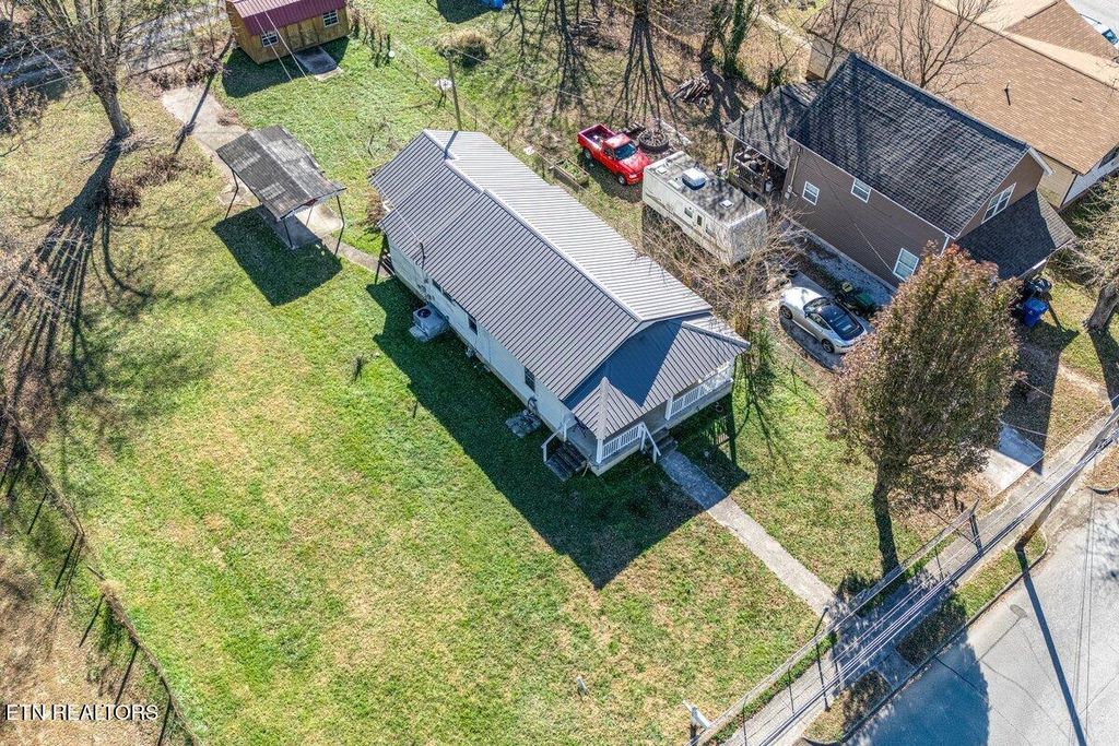 Photo of 208212 CHAMBERLAIN Ave, Rockwood, TN 37854 (MLS # 1322407)