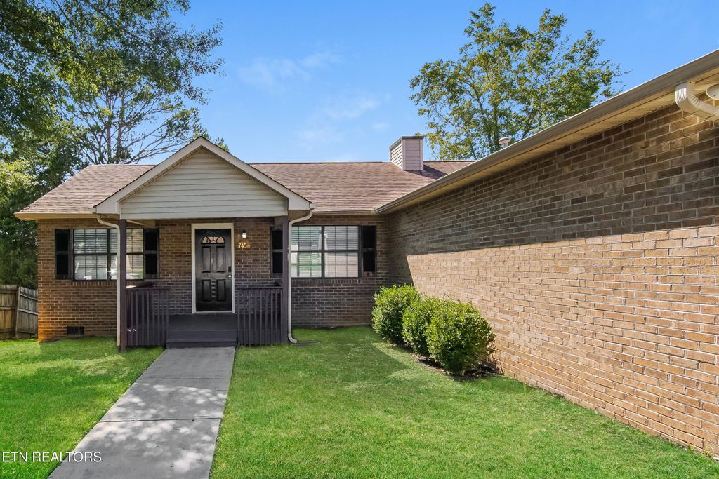 Photo of 7456 Lyle Bend Lane, Knoxville, TN 37918 (MLS # 1315507)