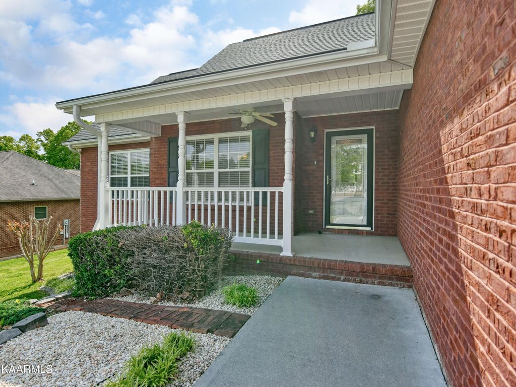 Photo of 4715 Chesney Meadows Drive, Strawberry Plains, TN 37871 (MLS # 1225327)