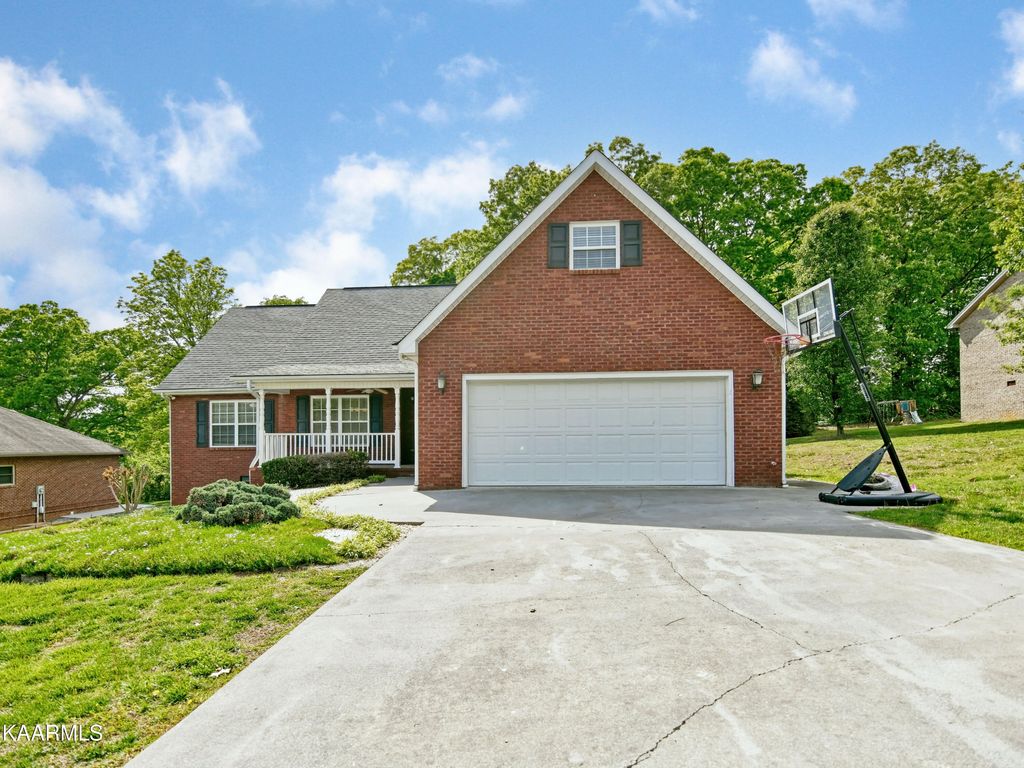 Photo of 4715 Chesney Meadows Drive, Strawberry Plains, TN 37871 (MLS # 1225327)