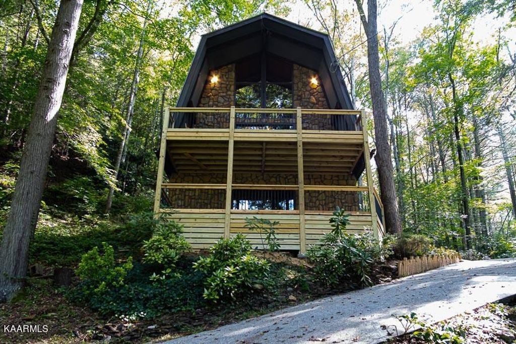 Photo of 6237 Old Walland Hwy, Walland, TN 37886 (MLS # 1204515)