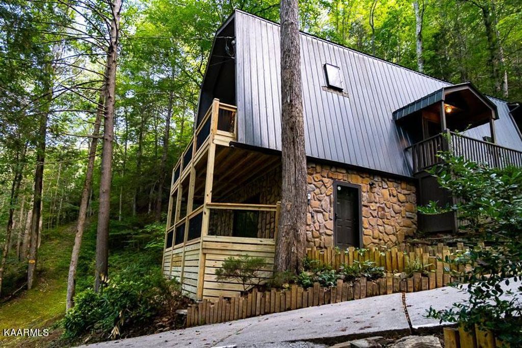 Photo of 6237 Old Walland Hwy, Walland, TN 37886 (MLS # 1204515)