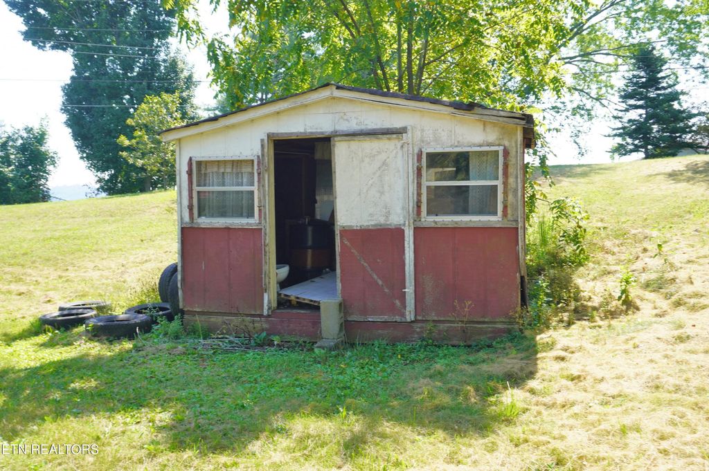 Photo of 203 Coffey St, Tazewell, TN 37879 (MLS # 1239651)