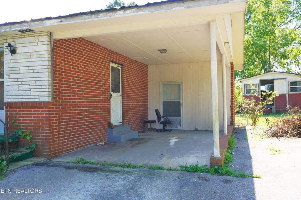 Photo of 203 Coffey St, Tazewell, TN 37879 (MLS # 1239651)