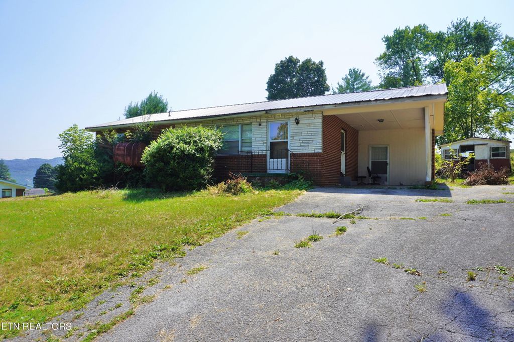 Photo of 203 Coffey St, Tazewell, TN 37879 (MLS # 1239651)