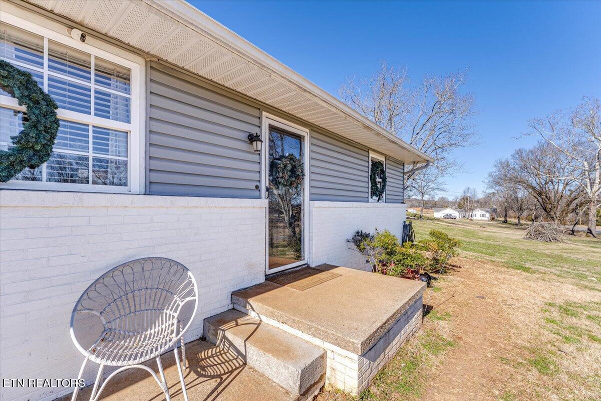 633 Sinking Springs Rd