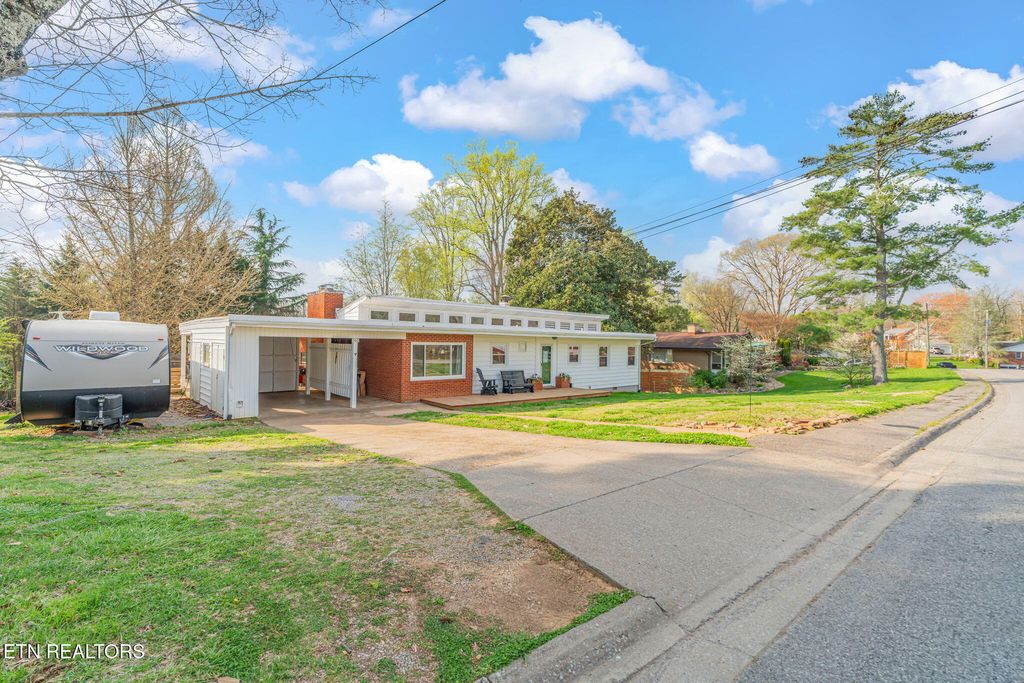 Photo of 369 East Drive, Oak Ridge, TN 37830 (MLS # 1335600)