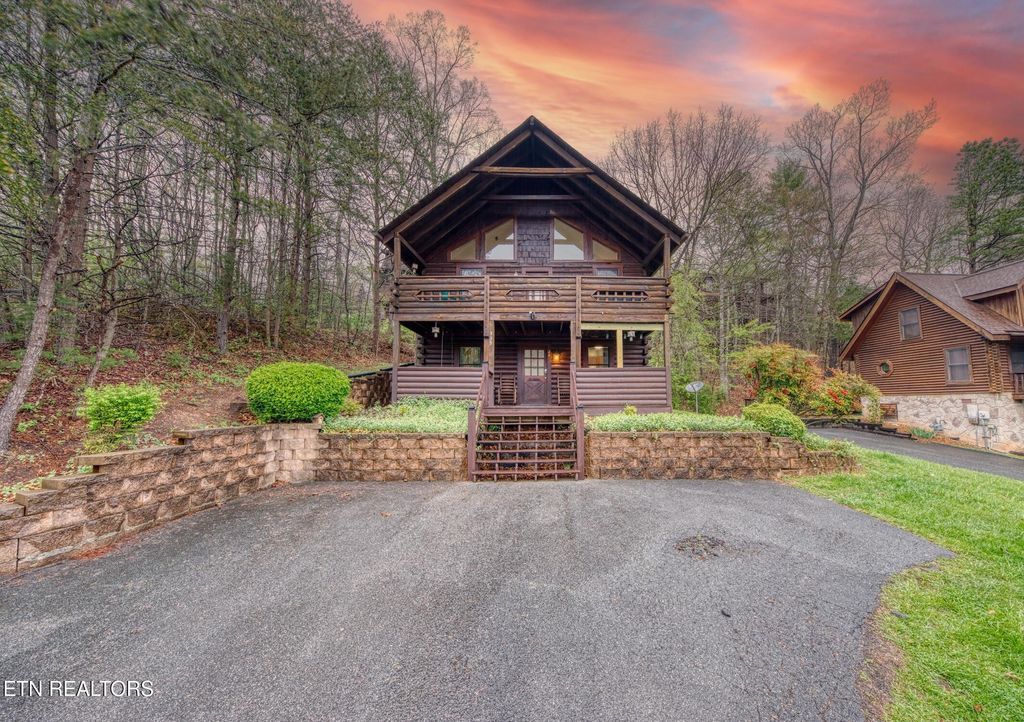Photo of 735 Kings Hills Blvd, Pigeon Forge, TN 37863 (MLS # 1309213)