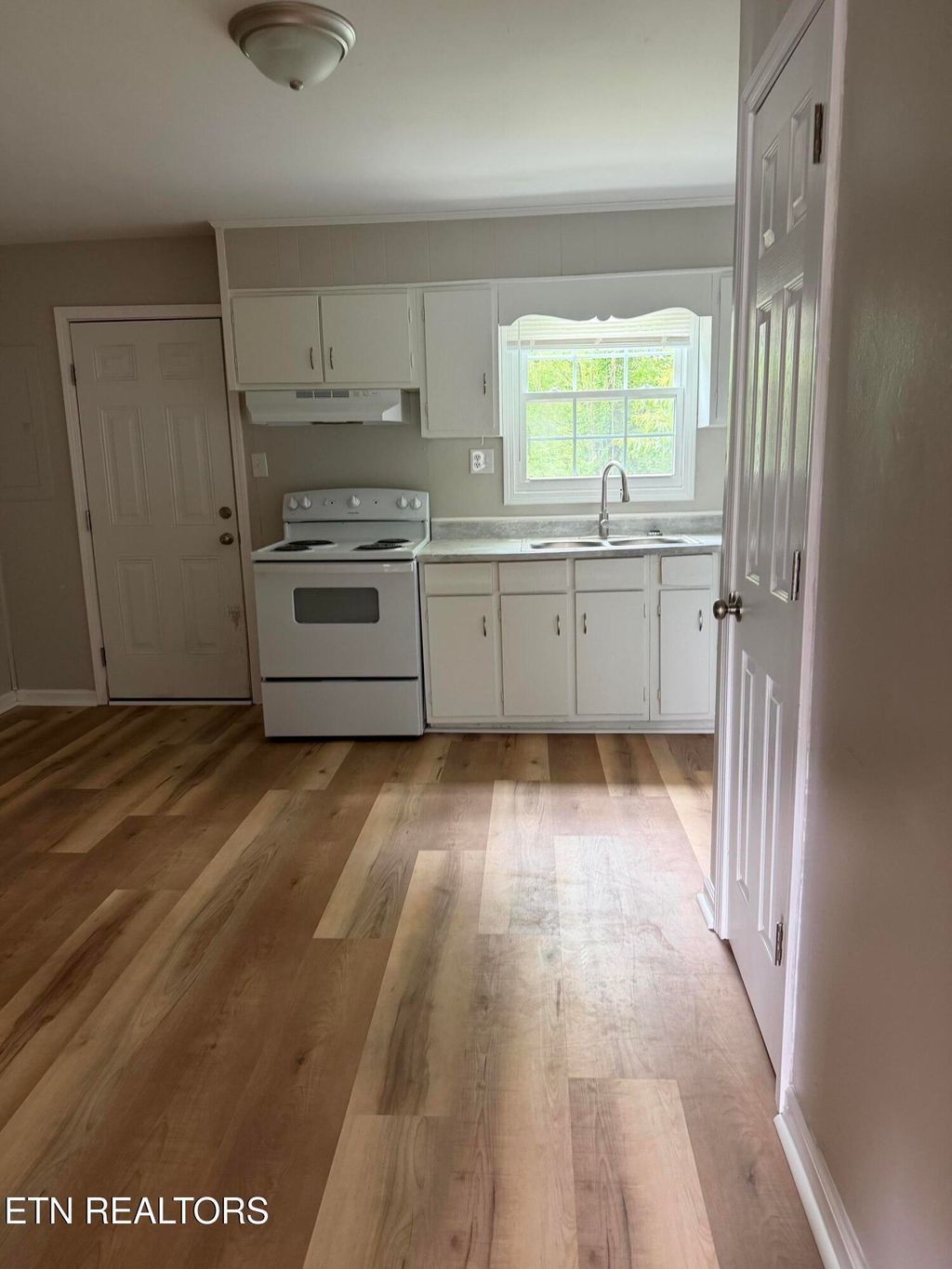 Photo of 508 S Douglas Ave #D, Rockwood, TN 37854 (MLS # 1340949)