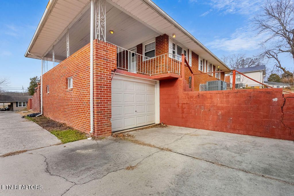 Photo of 109 King St, Kingston, TN 37763 (MLS # 1328455)