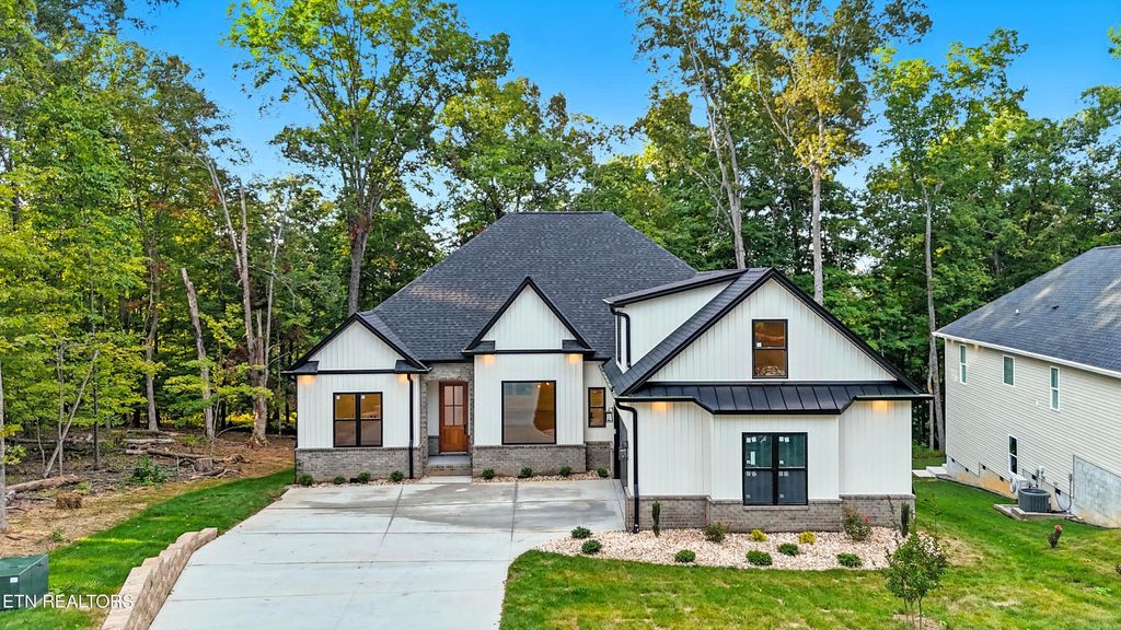 Photo of 238 Gadusi Way, Loudon, TN 37774 (MLS # 1325737)