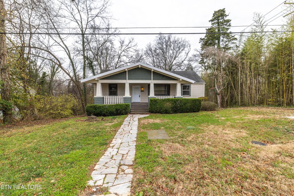 Photo of 5501 Lake Shore Drive, Knoxville, TN 37920 (MLS # 1324099)