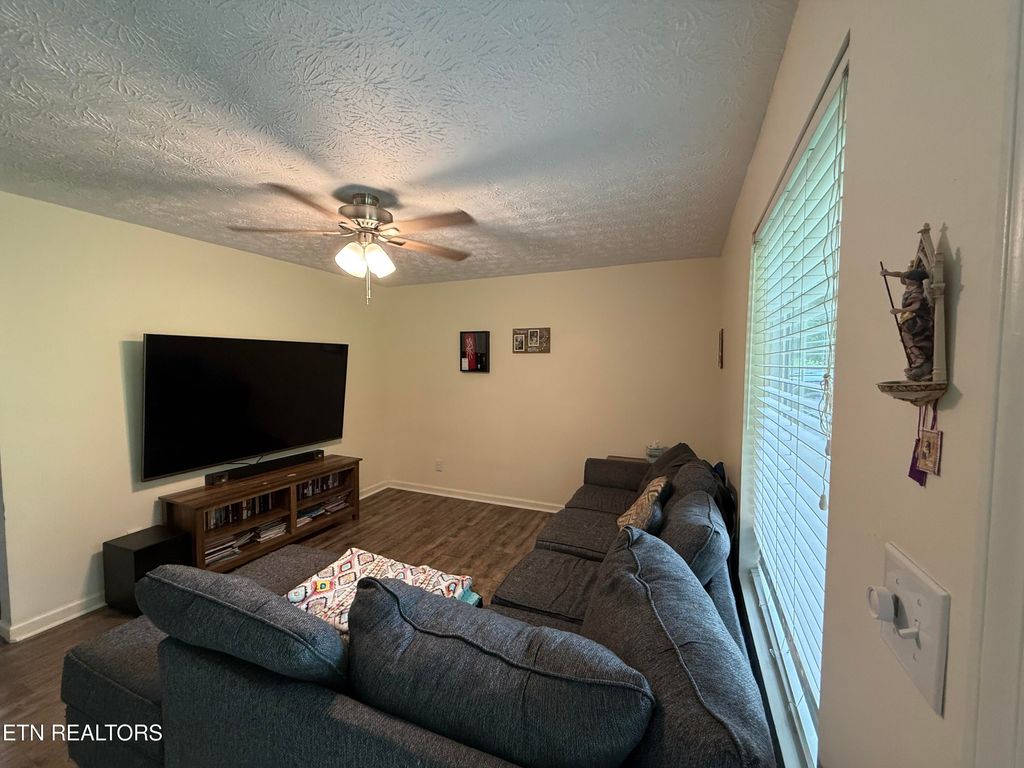 Photo of 1517 W Copeland Drive, Powell, TN 37849 (MLS # 1302811)