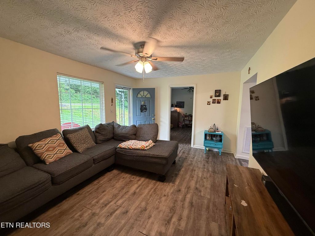 Photo of 1517 W Copeland Drive, Powell, TN 37849 (MLS # 1302811)