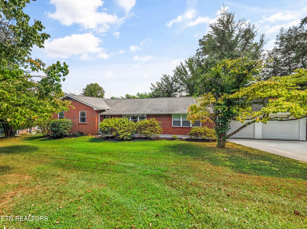 Photo of 4418 NE Garden DR, Knoxville, TN 37918 (MLS # 1354780)