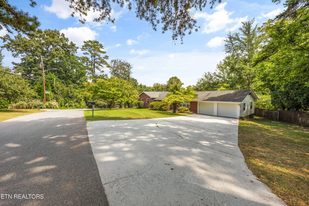 Photo of 4418 NE Garden DR, Knoxville, TN 37918 (MLS # 1354780)