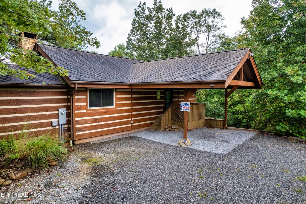 Photo of 317 Matterhorn Drive, Gatlinburg, TN 37738 (MLS # 1327055)