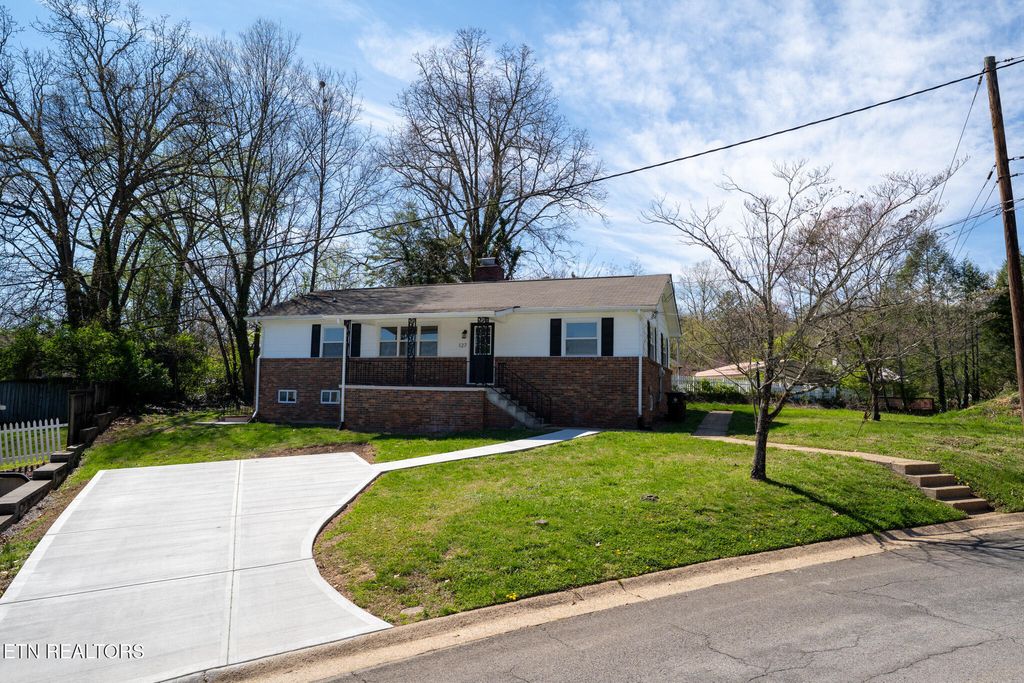 Photo of 127 Tabor Rd, Oak Ridge, TN 37830 (MLS # 1334673)