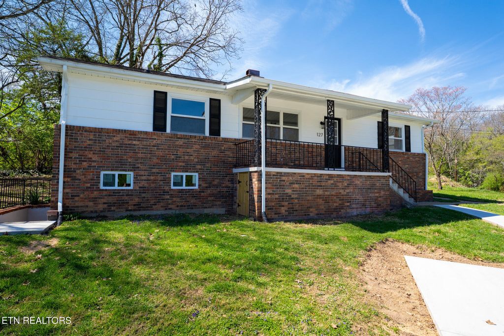 Photo of 127 Tabor Rd, Oak Ridge, TN 37830 (MLS # 1334673)