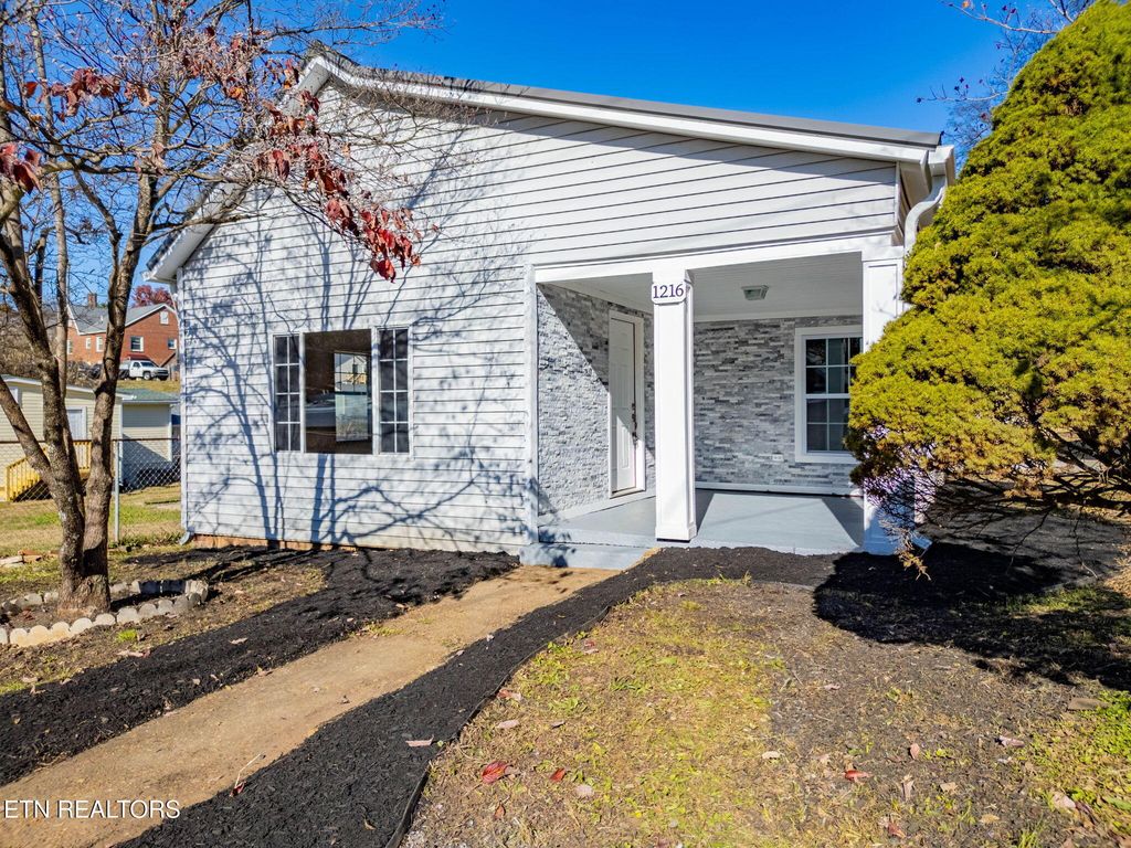 Photo of 1216 NW Mercer St, Knoxville, TN 37921 (MLS # 1336383)