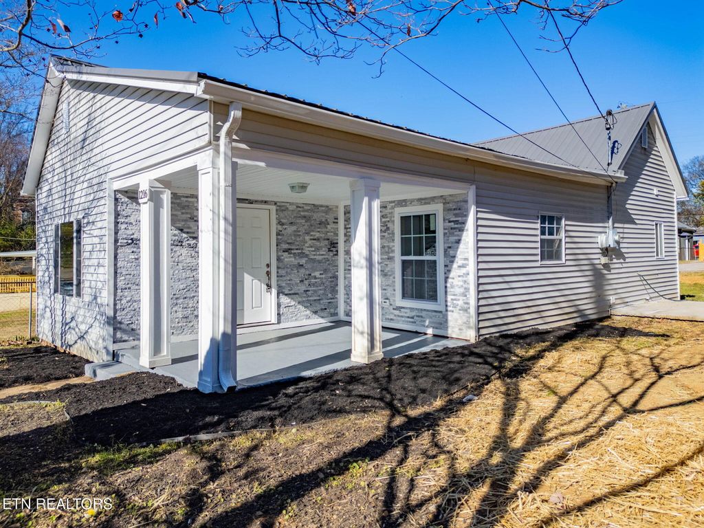 Photo of 1216 NW Mercer St, Knoxville, TN 37921 (MLS # 1336383)