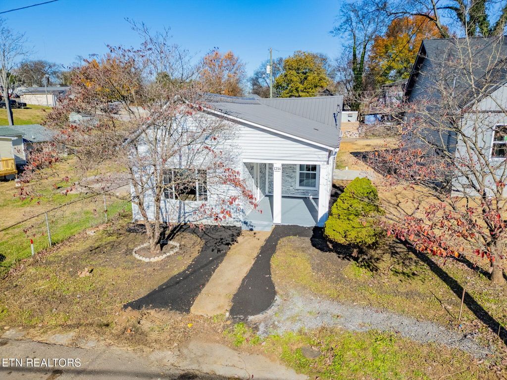 Photo of 1216 NW Mercer St, Knoxville, TN 37921 (MLS # 1336383)