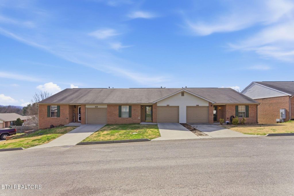 Photo of 355 Hawthorne Oaks Way, Powell, TN 37849 (MLS # 1331977)