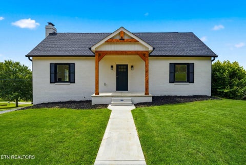 Photo of 311 W Central Ave, Sweetwater, TN 37874 (MLS # 1347564)