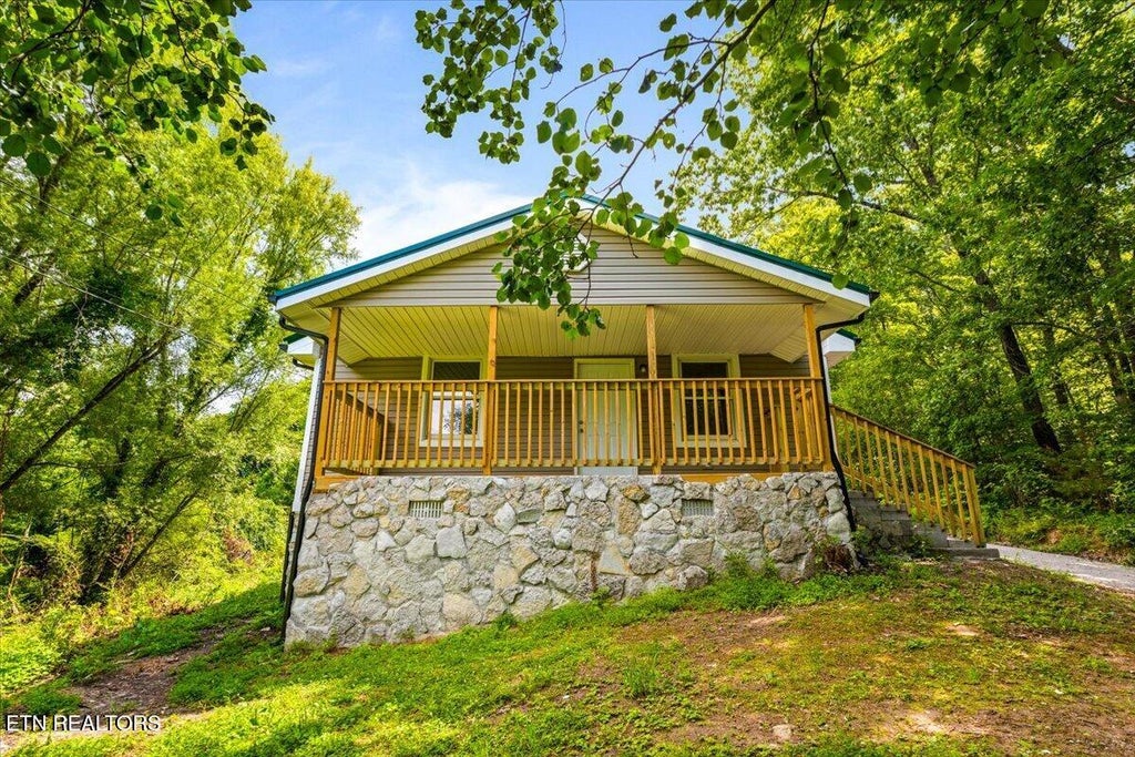 Photo of 151 Sunflower Lane, LaFollette, TN 37766 (MLS # 1347478)