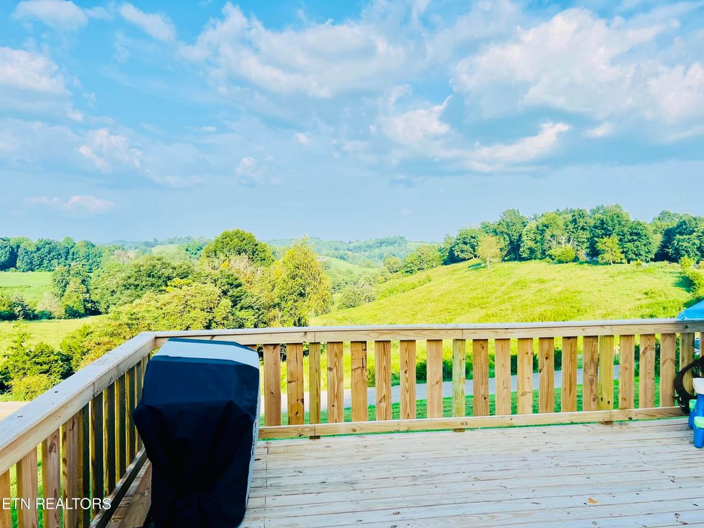 Photo of 1871 FORDS CHAPEL Rd, New Tazewell, TN 37825 (MLS # 1272180)