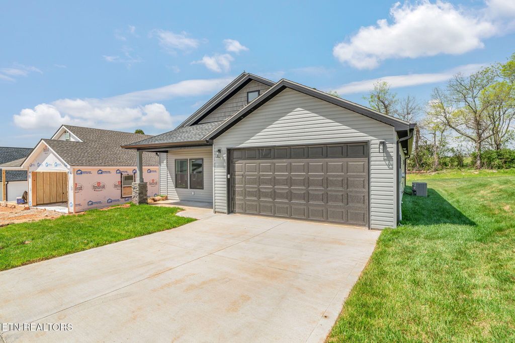 Photo of 920 Stratford Ave, Sweetwater, TN 37874 (MLS # 1335787)