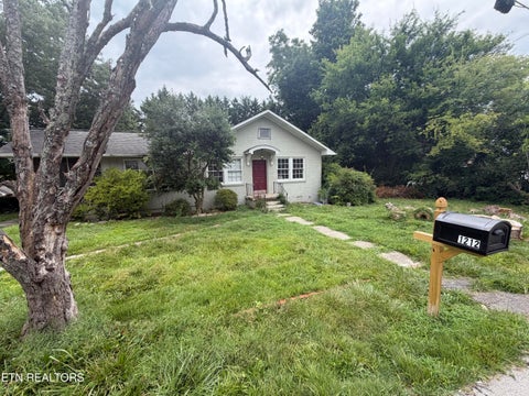 Photo of 1212 Woodlawn Ave, Maryville, TN 37804 (MLS # 1348162)