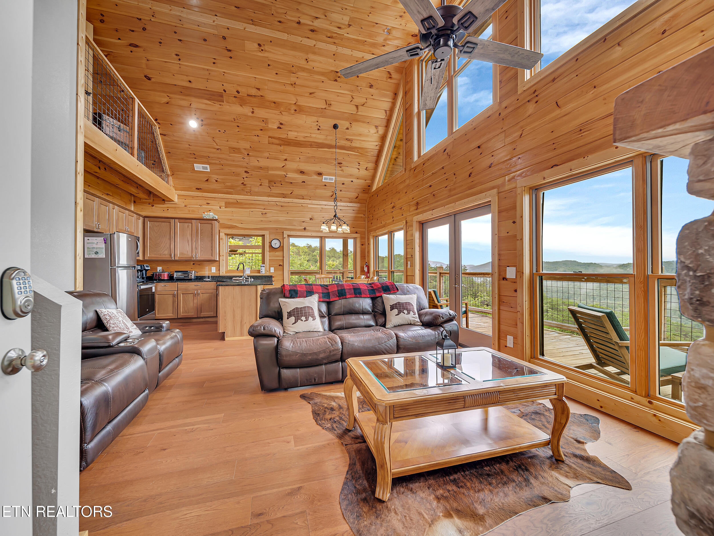 1027 Leslie Way
