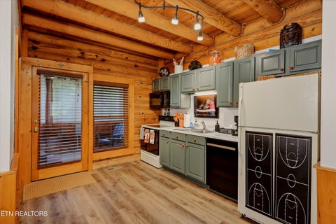 Tiny photo for 727 Golf View Blvd, Pigeon Forge, TN 37863 (MLS # 1347692)