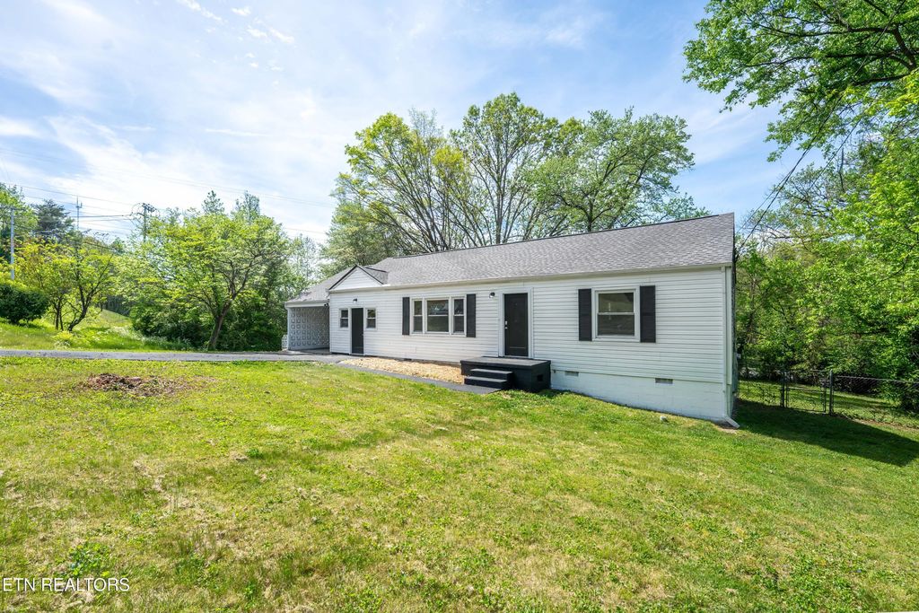 Photo of 1703 Breda Drive, Knoxville, TN 37918 (MLS # 1337036)