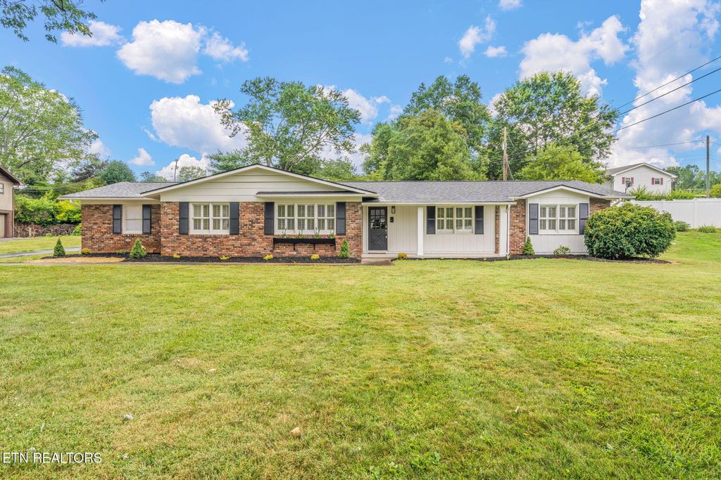 Photo of 2705 Windemere Lane, Powell, TN 37849 (MLS # 1306664)