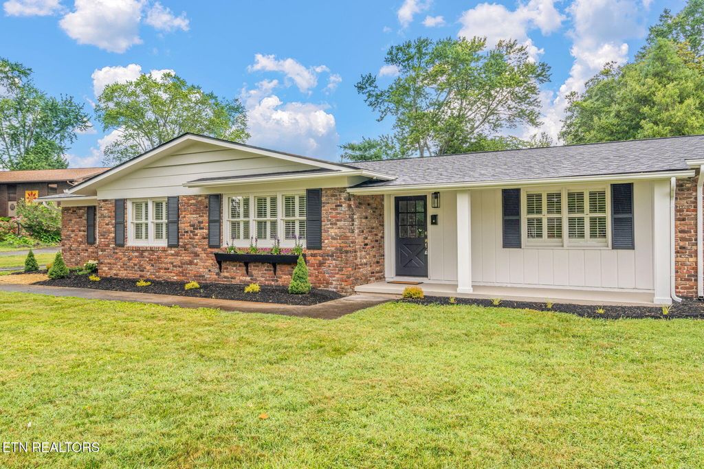 Photo of 2705 Windemere Lane, Powell, TN 37849 (MLS # 1306664)
