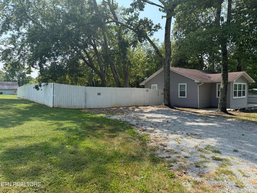 Photo of 918 N Wilder Ave, Rockwood, TN 37854 (MLS # 1355205)