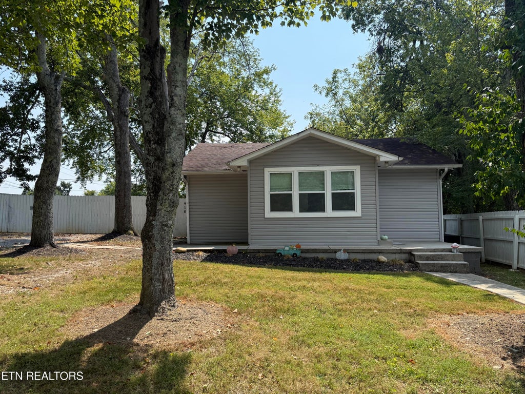 Photo of 918 N Wilder Ave, Rockwood, TN 37854 (MLS # 1355205)