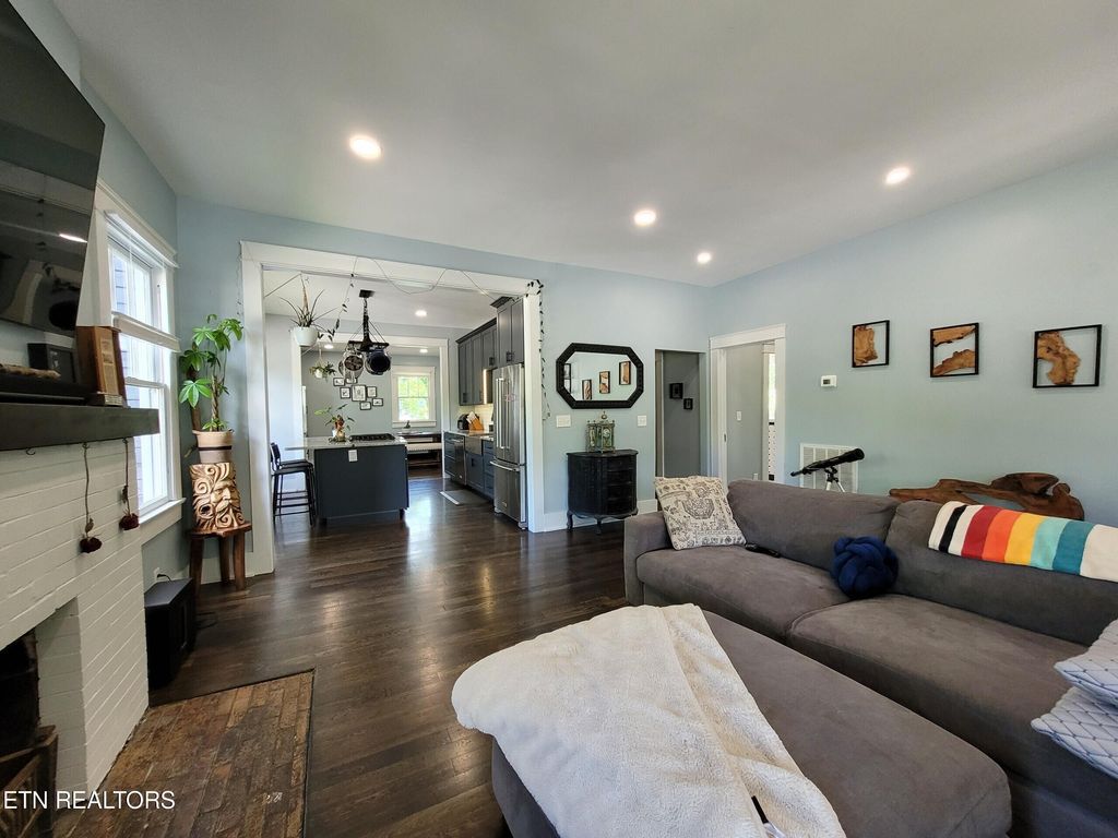 Photo of 205 Leonard Place, Knoxville, TN 37917 (MLS # 1339012)