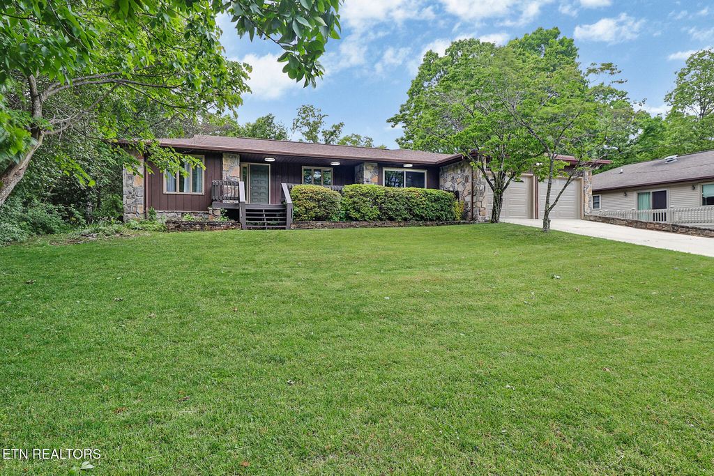 Photo of 104 Baltusrol Rd, Crossville, TN 38558 (MLS # 1340051)