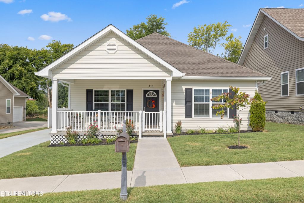 Photo of 930 Stratford Ave, Sweetwater, TN 37874 (MLS # 1313047)