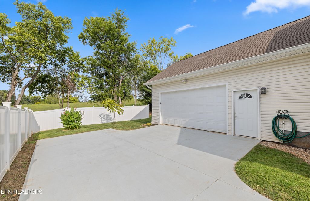 Photo of 930 Stratford Ave, Sweetwater, TN 37874 (MLS # 1313047)