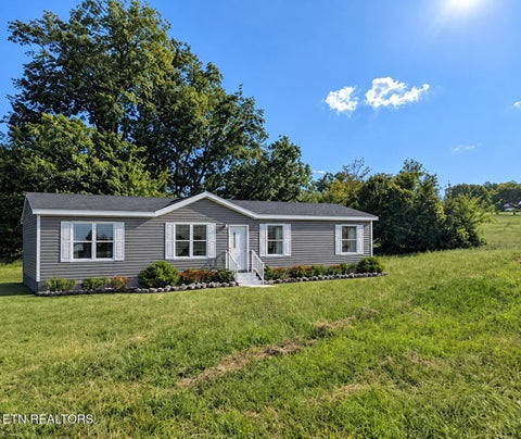 Photo of 1807 Chestnut St, Sweetwater, TN 37874 (MLS # 1355973)